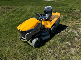 Traktor ogrodowy STIGA Estate 7102 W.