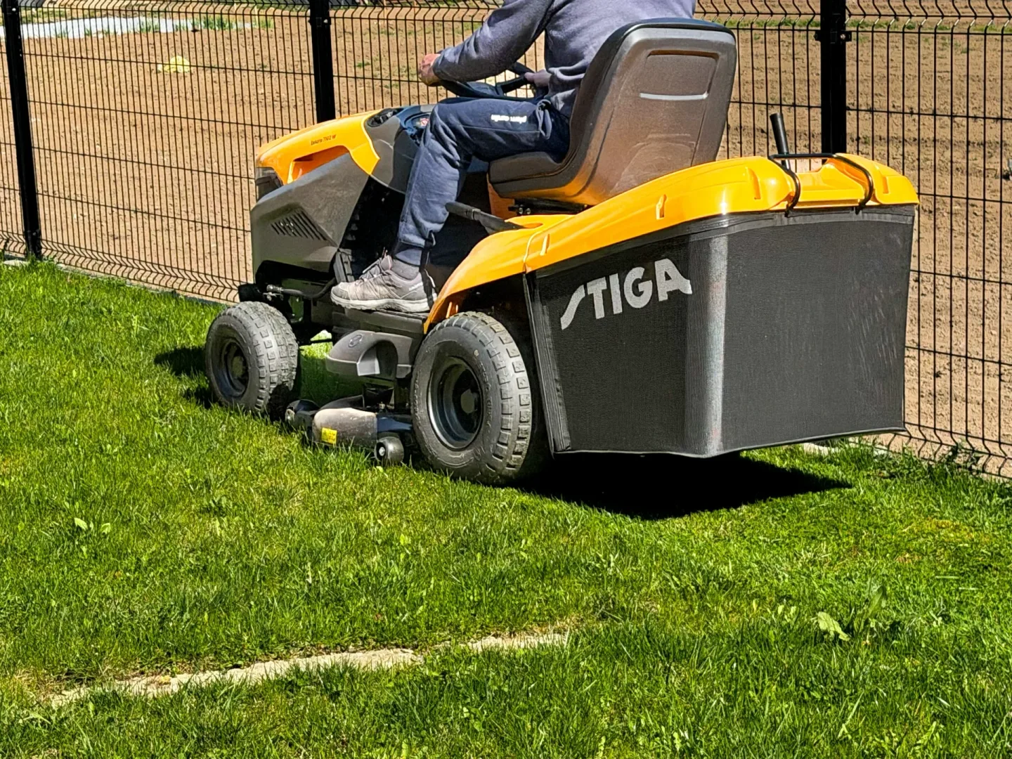 Traktor ogrodowy STIGA Estate 7102 W.