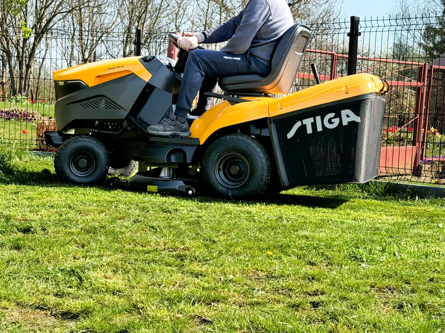 Traktor ogrodowy STIGA Estate 7102 W.