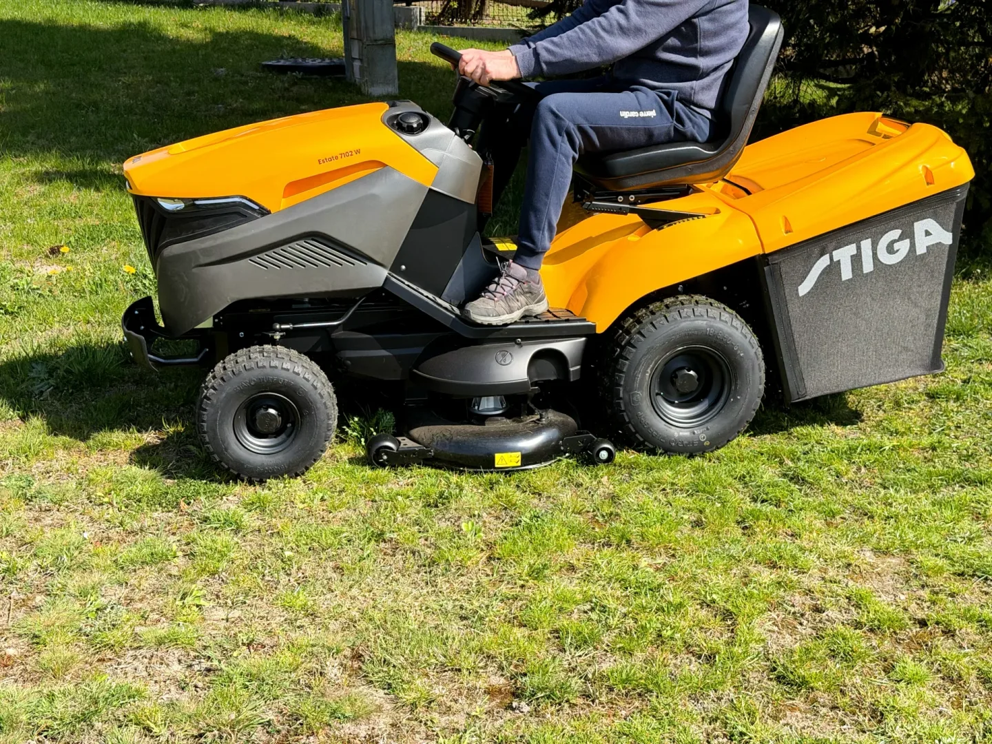 Traktor ogrodowy STIGA Estate 7102 W.