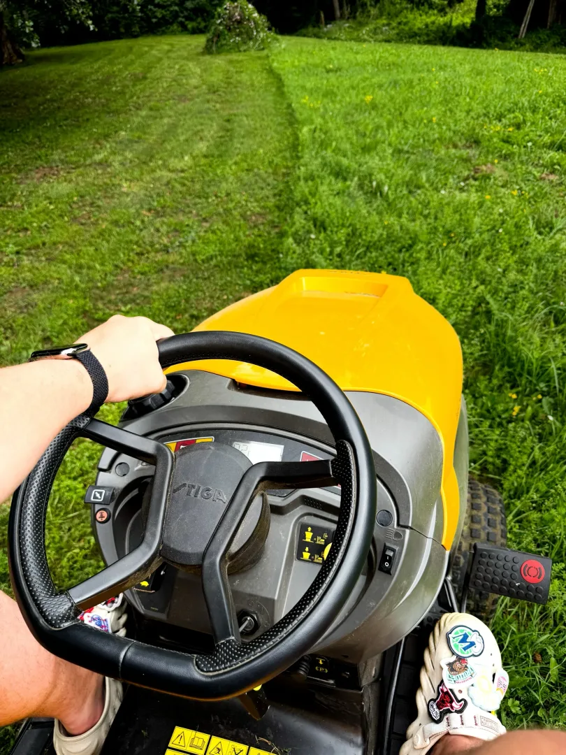 Traktor ogrodowy STIGA Estate 7102 W.
