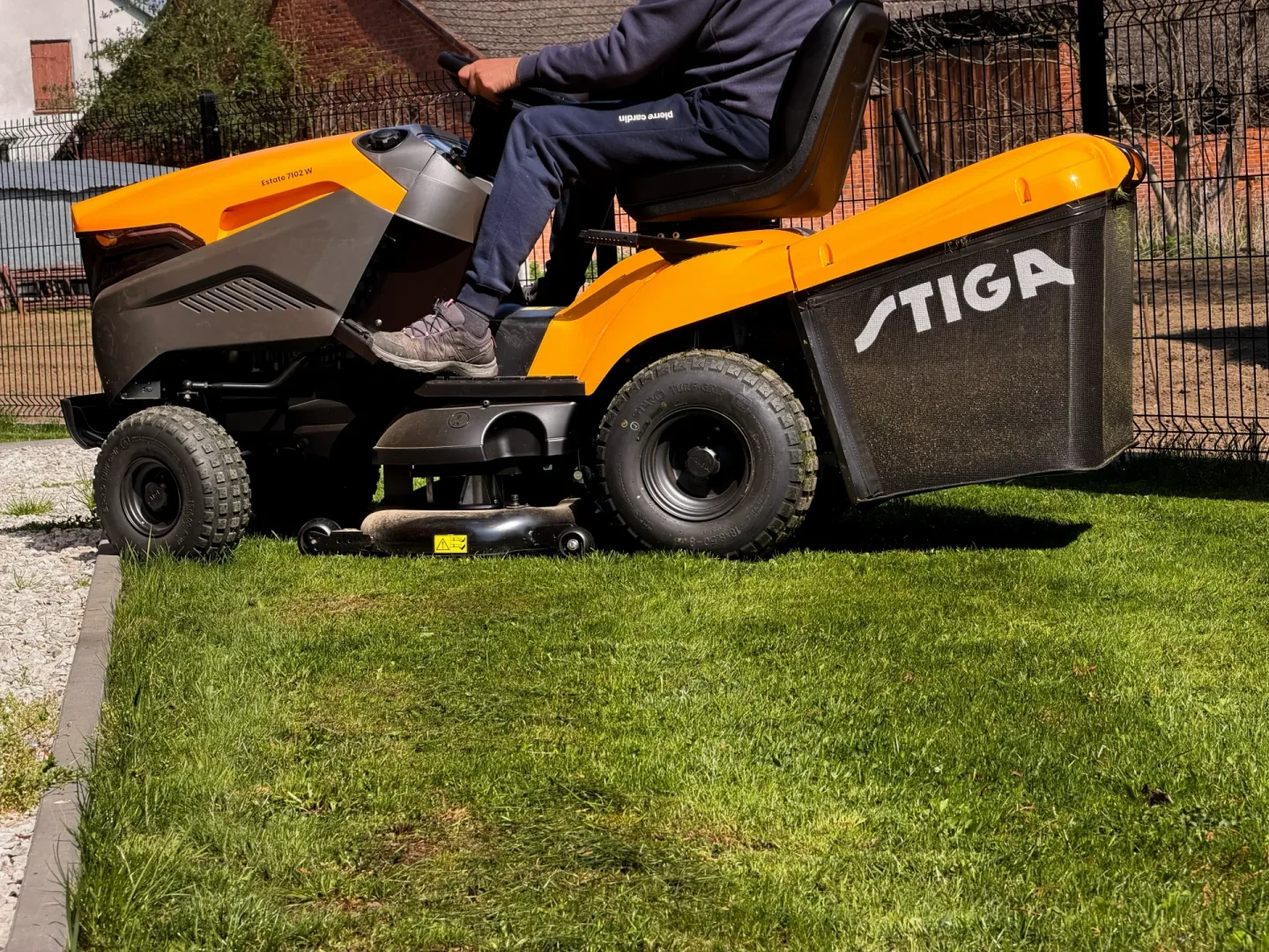 Traktor ogrodowy STIGA Estate 7102 W.