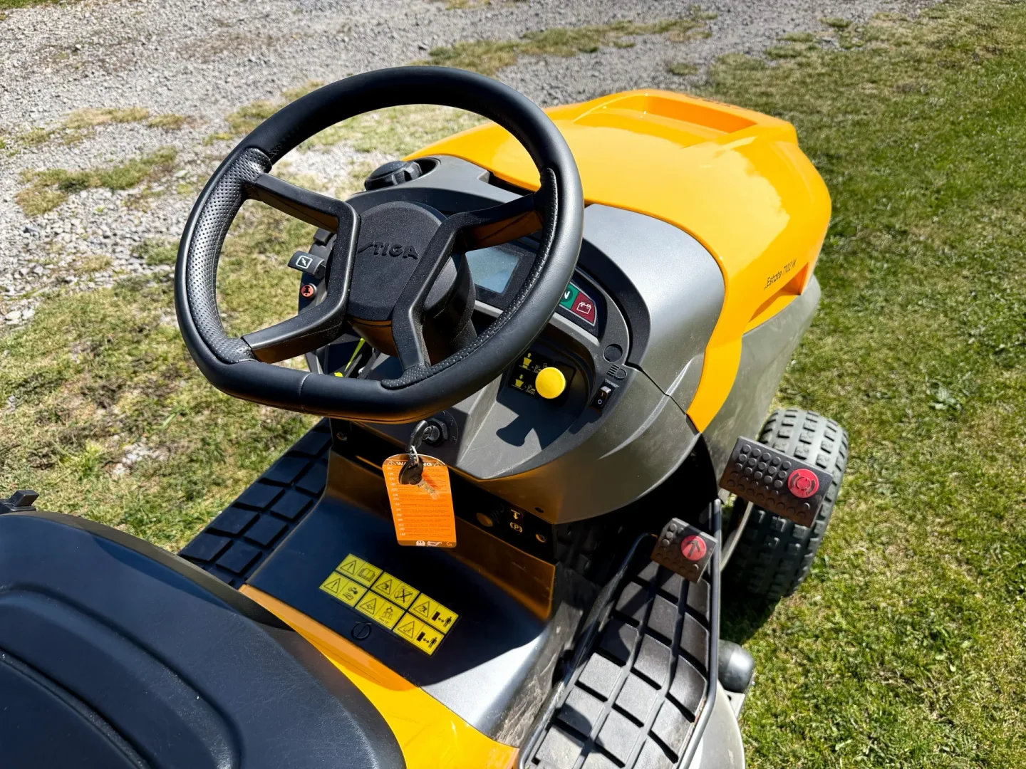 Traktor ogrodowy STIGA Estate 7102 W.