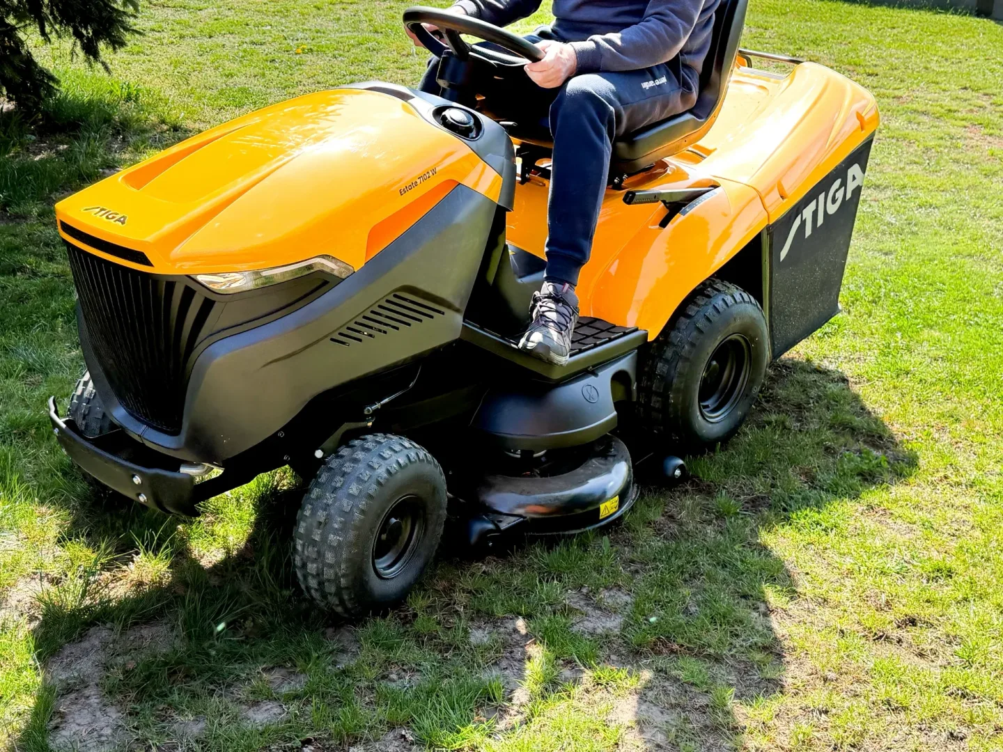Traktor ogrodowy STIGA Estate 7102 W.