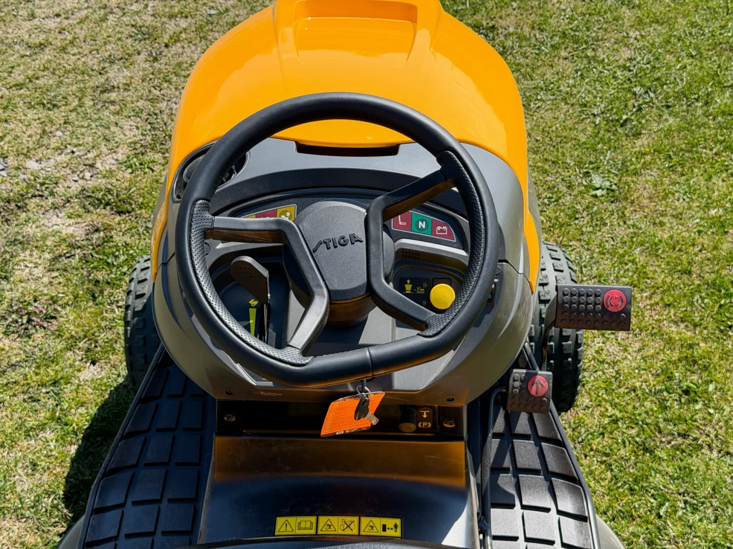 Traktor ogrodowy STIGA Estate 7102 W.