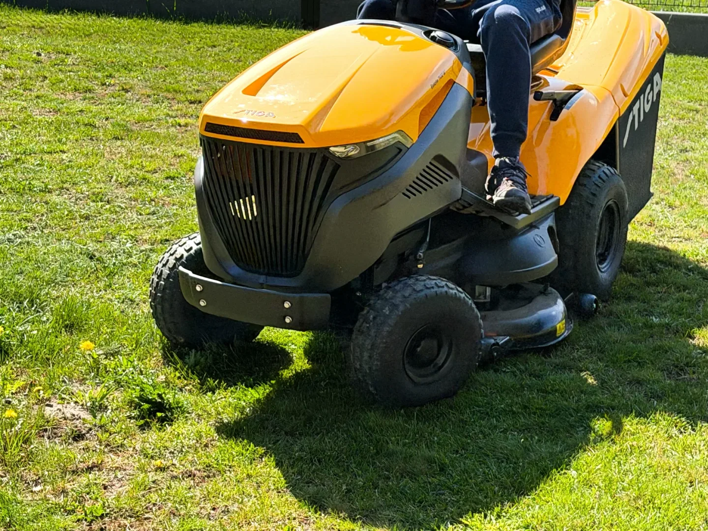 Traktor ogrodowy STIGA Estate 7102 W.