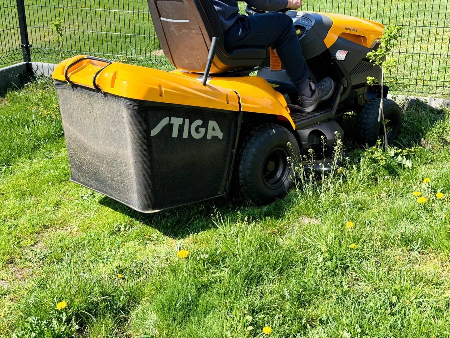 Traktor ogrodowy STIGA Estate 7102 W.
