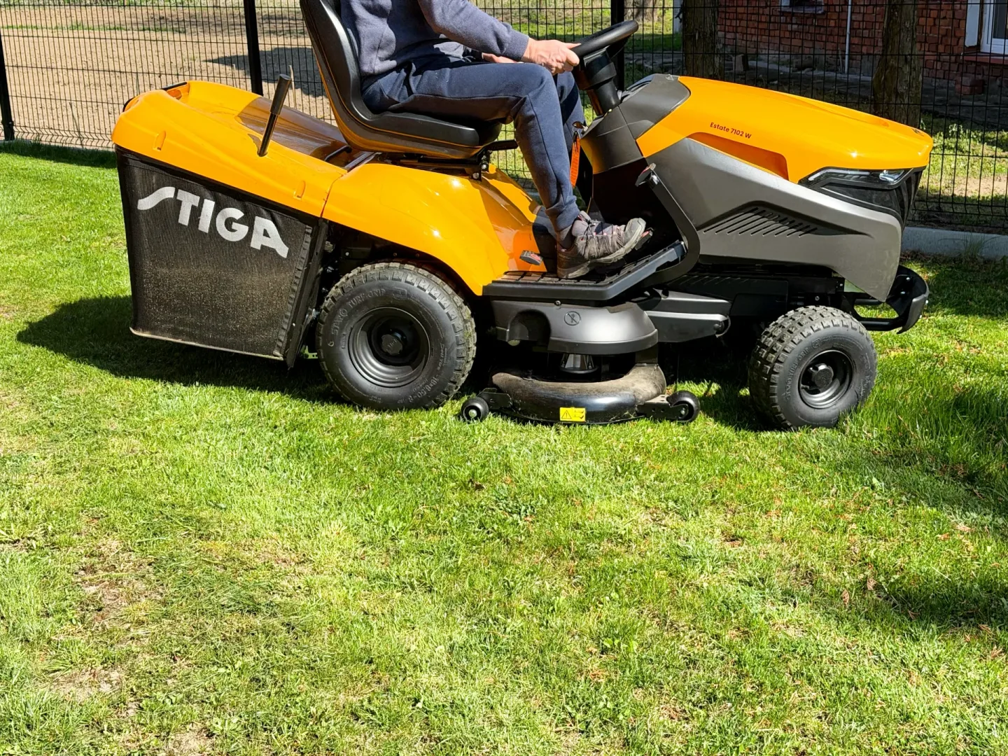 Traktor ogrodowy STIGA Estate 7102 W.