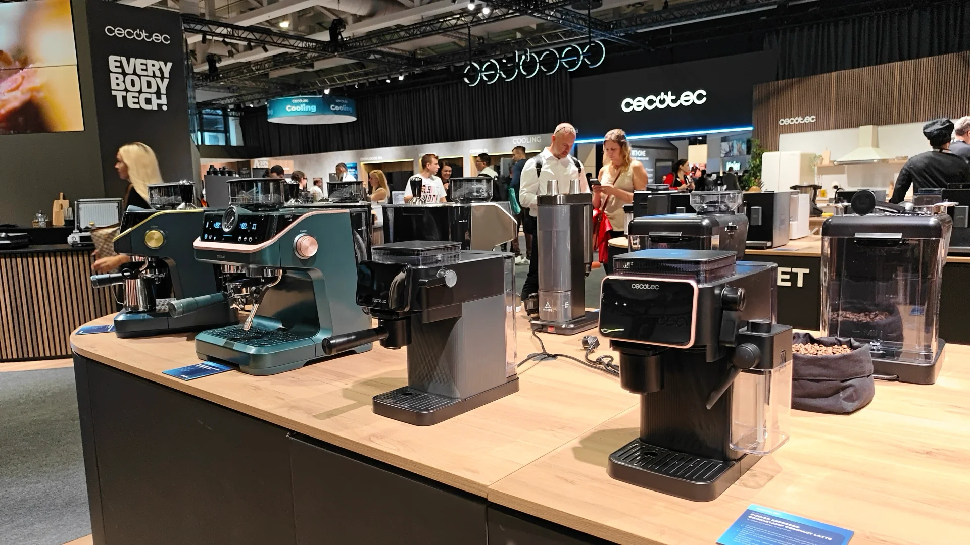 Cecotec na IFA 2026. Firma pokazała robota, który wędzi Cecotec na IFA 2026 Berlin - na zdjęciu ekspresy do kawy