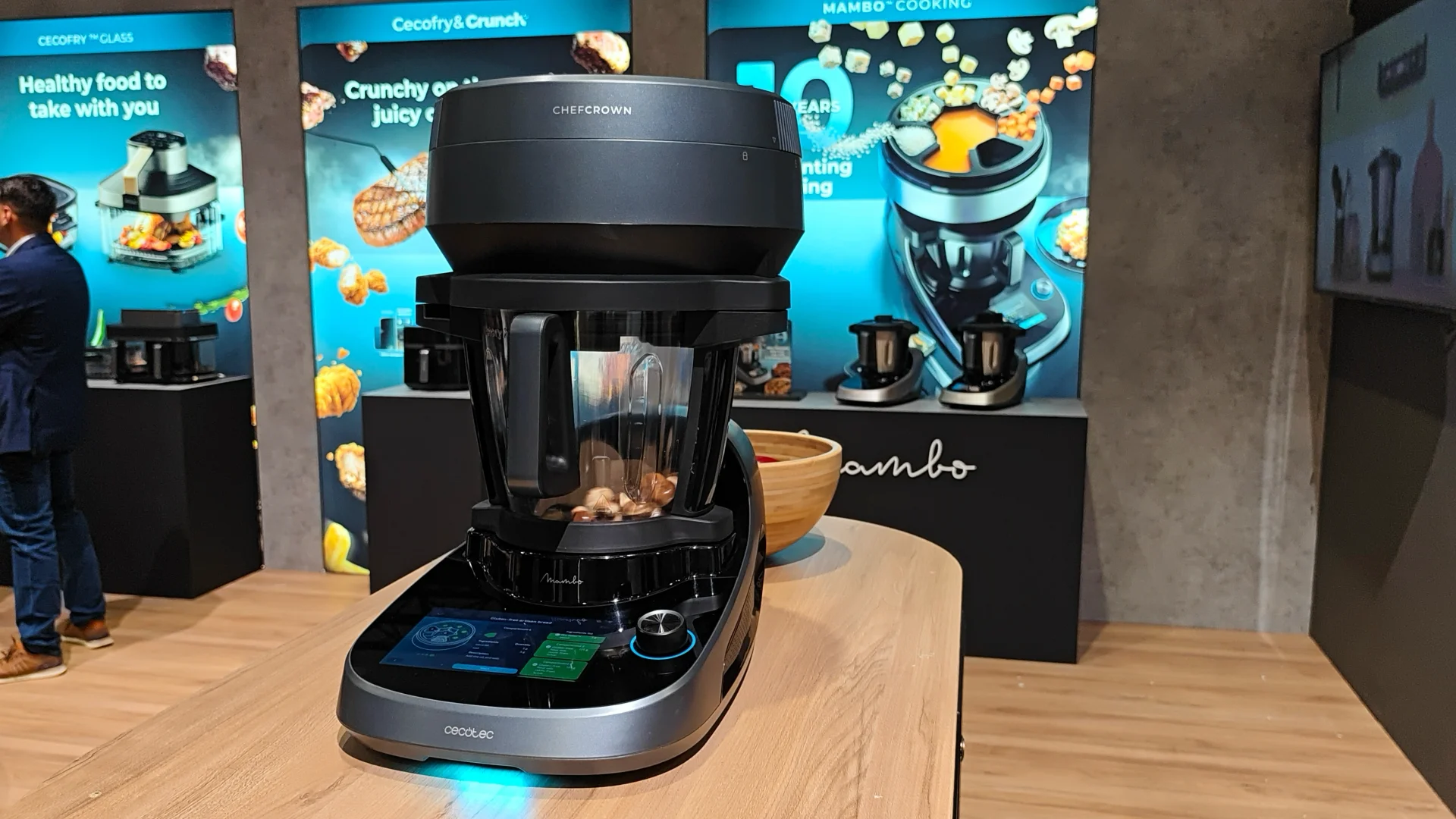 Cecotec na IFA 2026. Firma pokazała robota, który wędzi Cecotec na IFA 2026 Berlin - na zdjęciu robot Mambo