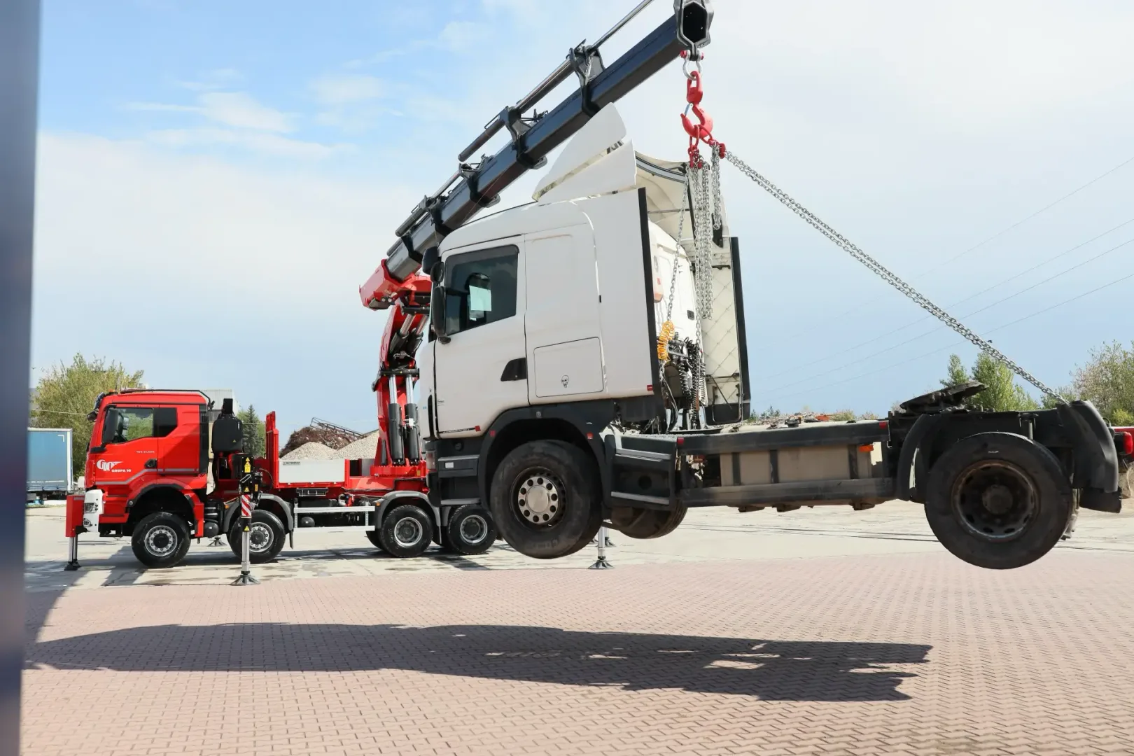 FASSI F2150RA.2.26. Ten MAN rusza na ratunek FASSI F2150RA.2.26