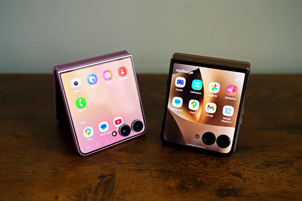 Samsung Galaxy Flip8 vs Motorola razr 70 Ultra.