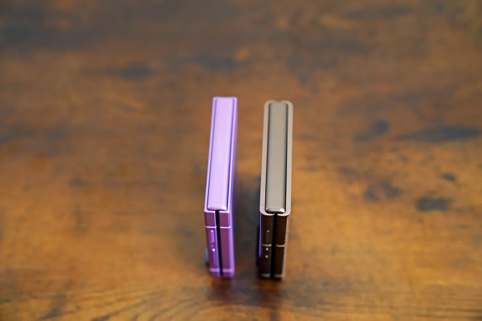Galaxy Flip8 vs Motorola razr 70 Ultra. Wiem który lepszy Samsung Galaxy Flip8 vs Motorola razr 70 Ultra.