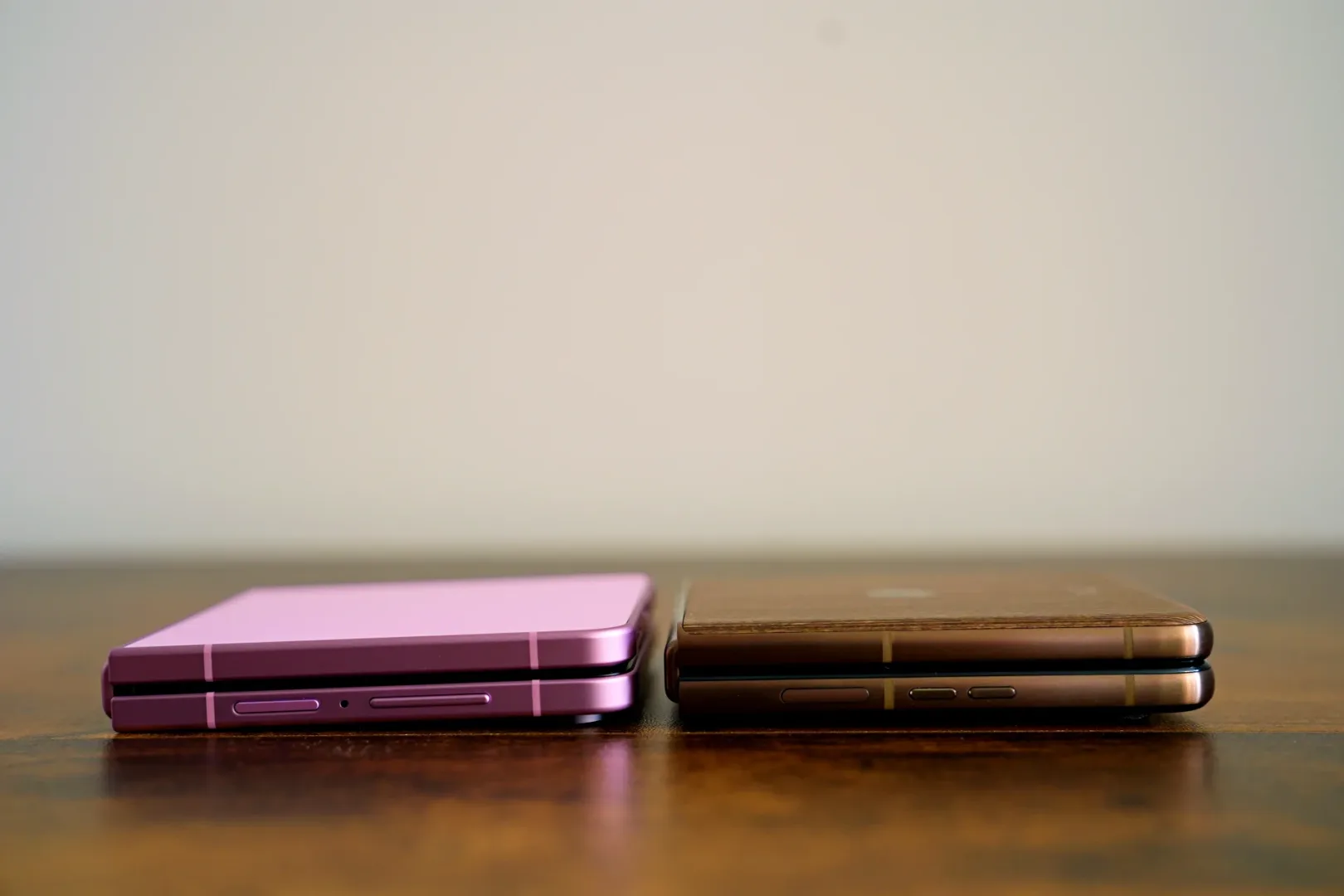 Galaxy Flip8 vs Motorola razr 70 Ultra. Wiem który lepszy Samsung Galaxy Flip8 vs Motorola razr 70 Ultra.