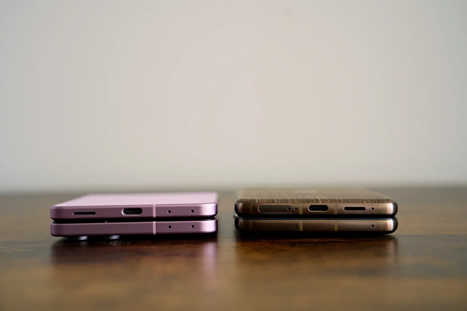 Galaxy Flip8 vs Motorola razr 70 Ultra. Wiem który lepszy Samsung Galaxy Flip8 vs Motorola razr 70 Ultra.