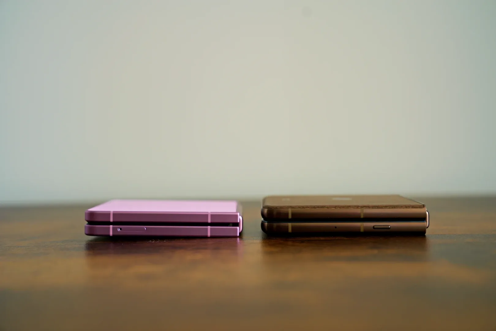 Galaxy Flip8 vs Motorola razr 70 Ultra. Wiem który lepszy Samsung Galaxy Flip8 vs Motorola razr 70 Ultra.