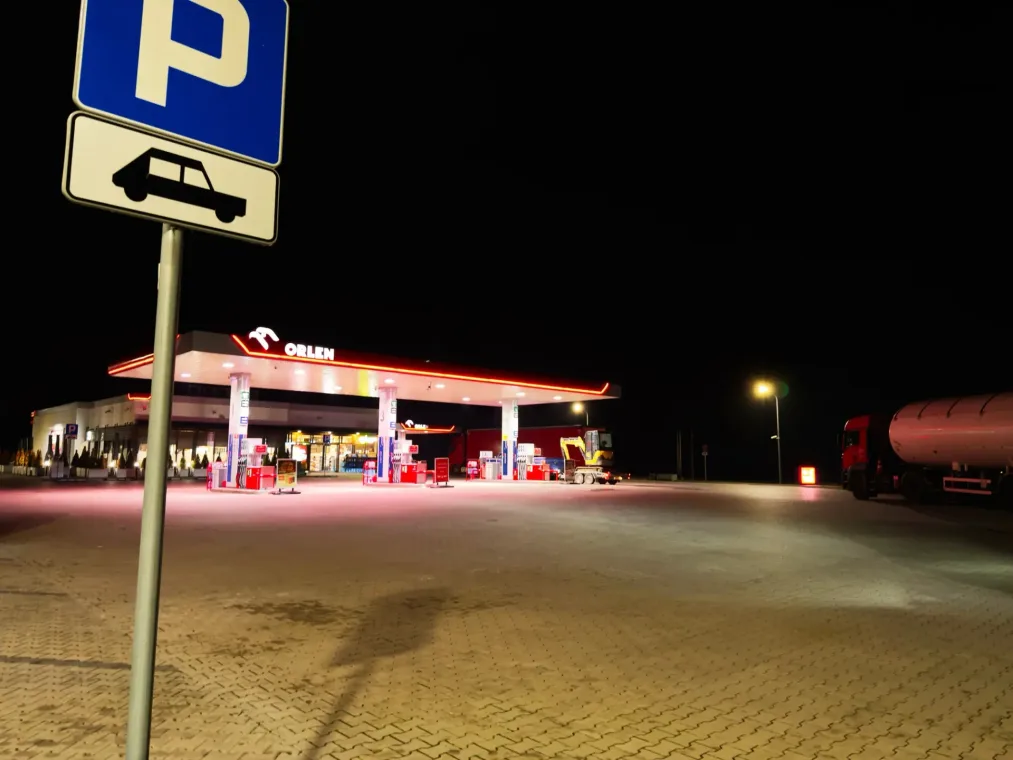 Ropa po 100 dolarów